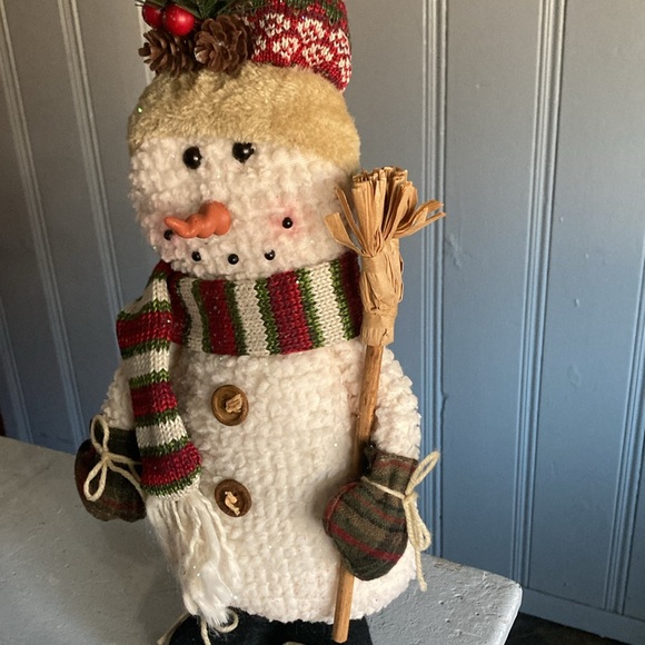 NWT- 19” Standing Snowman ⛄️ Holiday Greeter Decoration Holding Broom 🧹 Adj.Hat - Picture 9 of 17